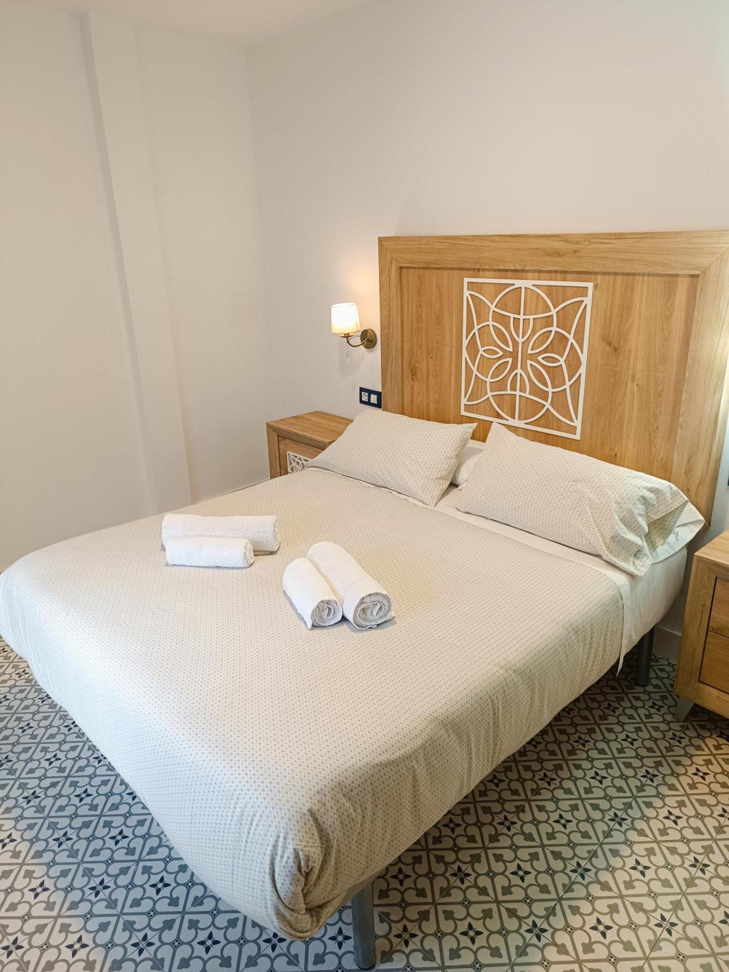 Al-Qazeres Suites Caces Buitenkant foto