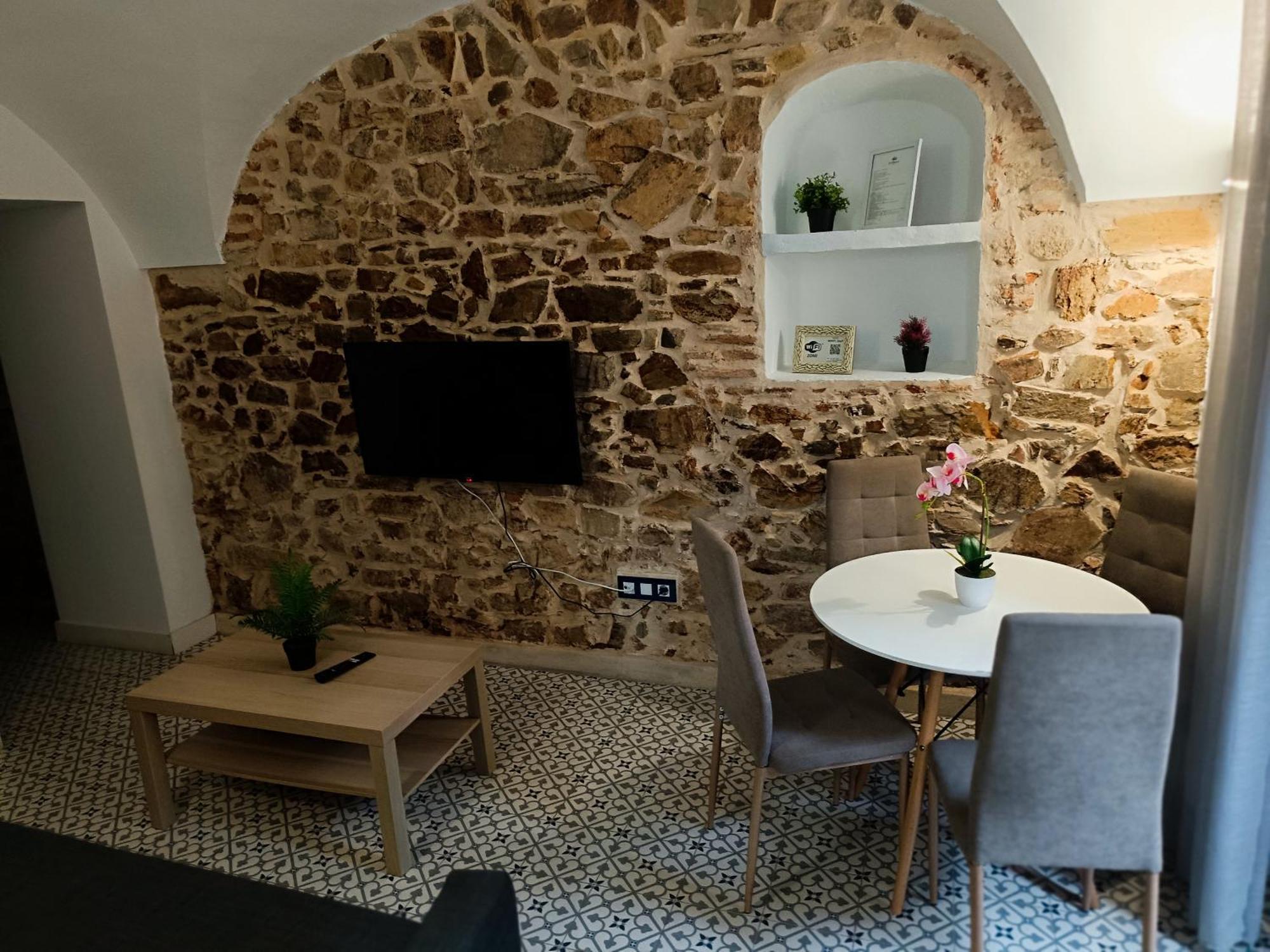 Al-Qazeres Suites Caces Buitenkant foto