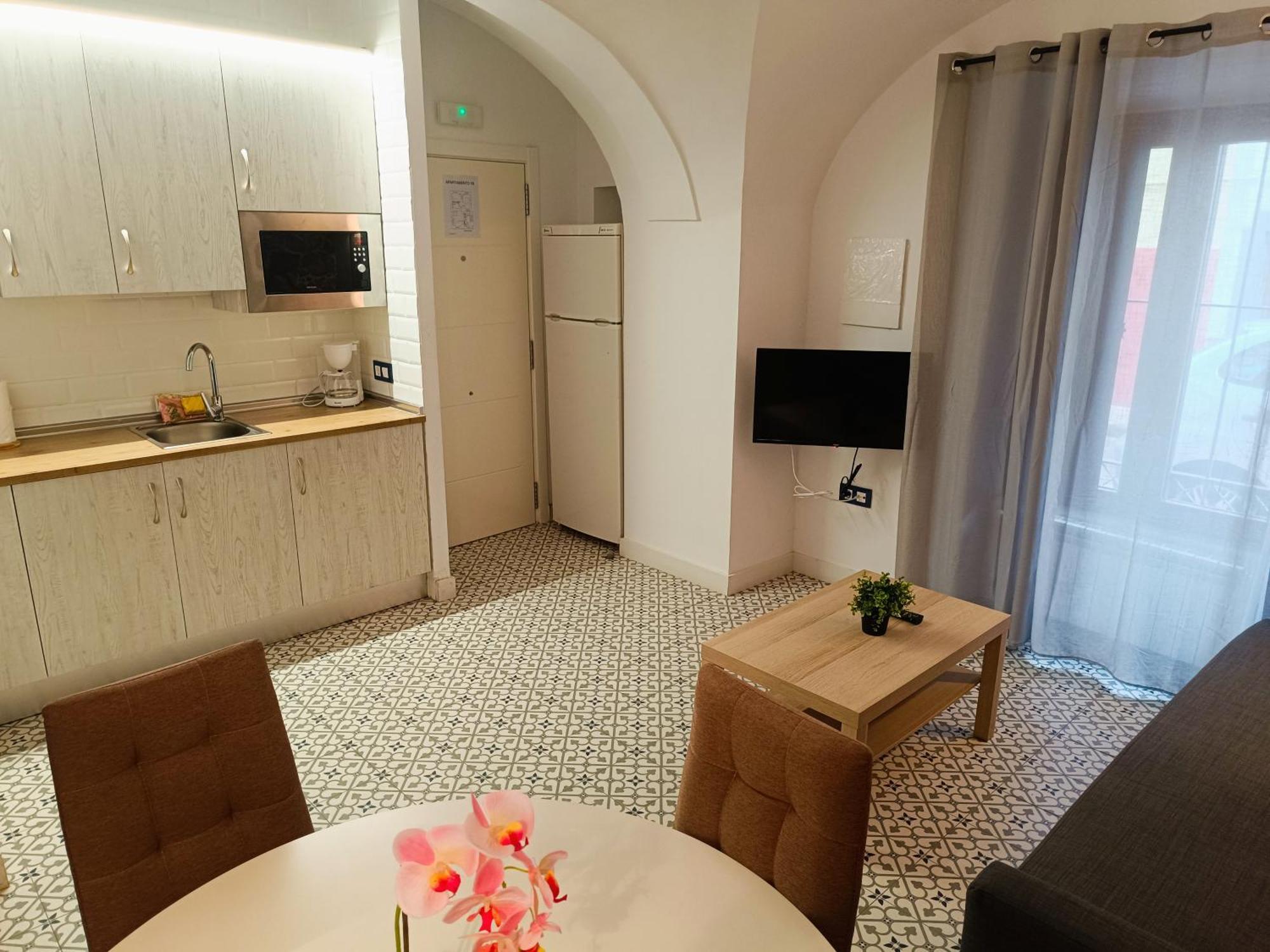 Al-Qazeres Suites Caces Buitenkant foto