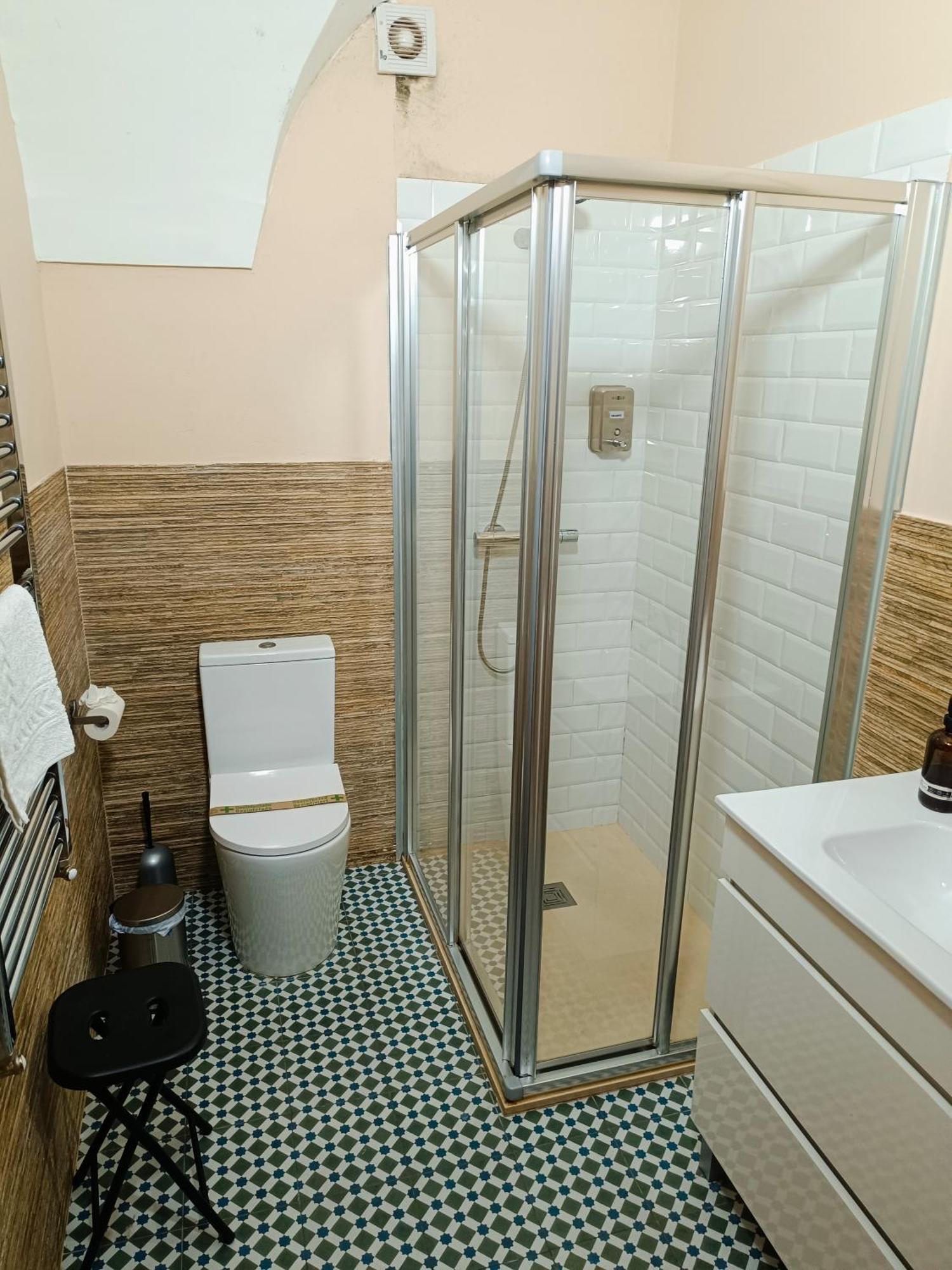 Al-Qazeres Suites Caces Buitenkant foto