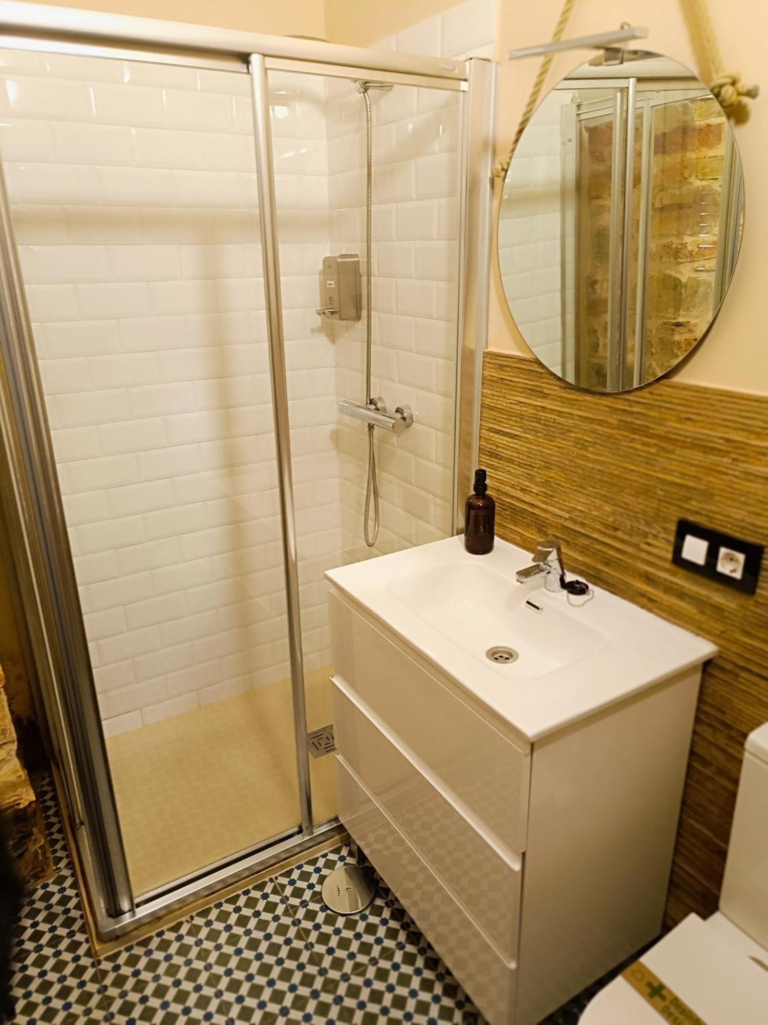 Al-Qazeres Suites Caces Buitenkant foto