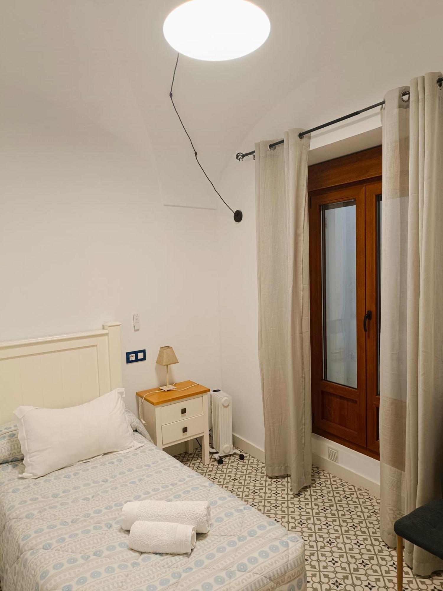 Al-Qazeres Suites Caces Buitenkant foto