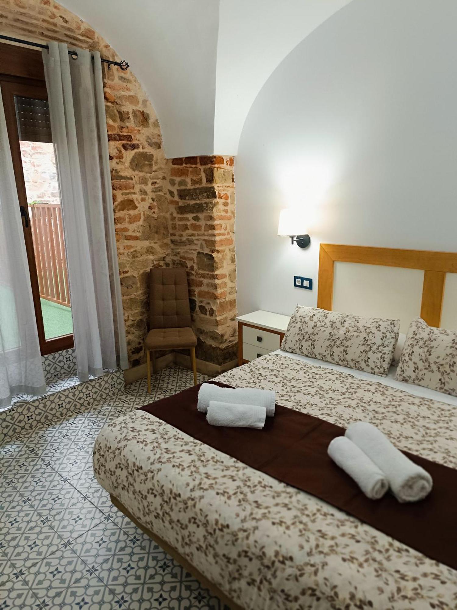 Al-Qazeres Suites Caces Buitenkant foto
