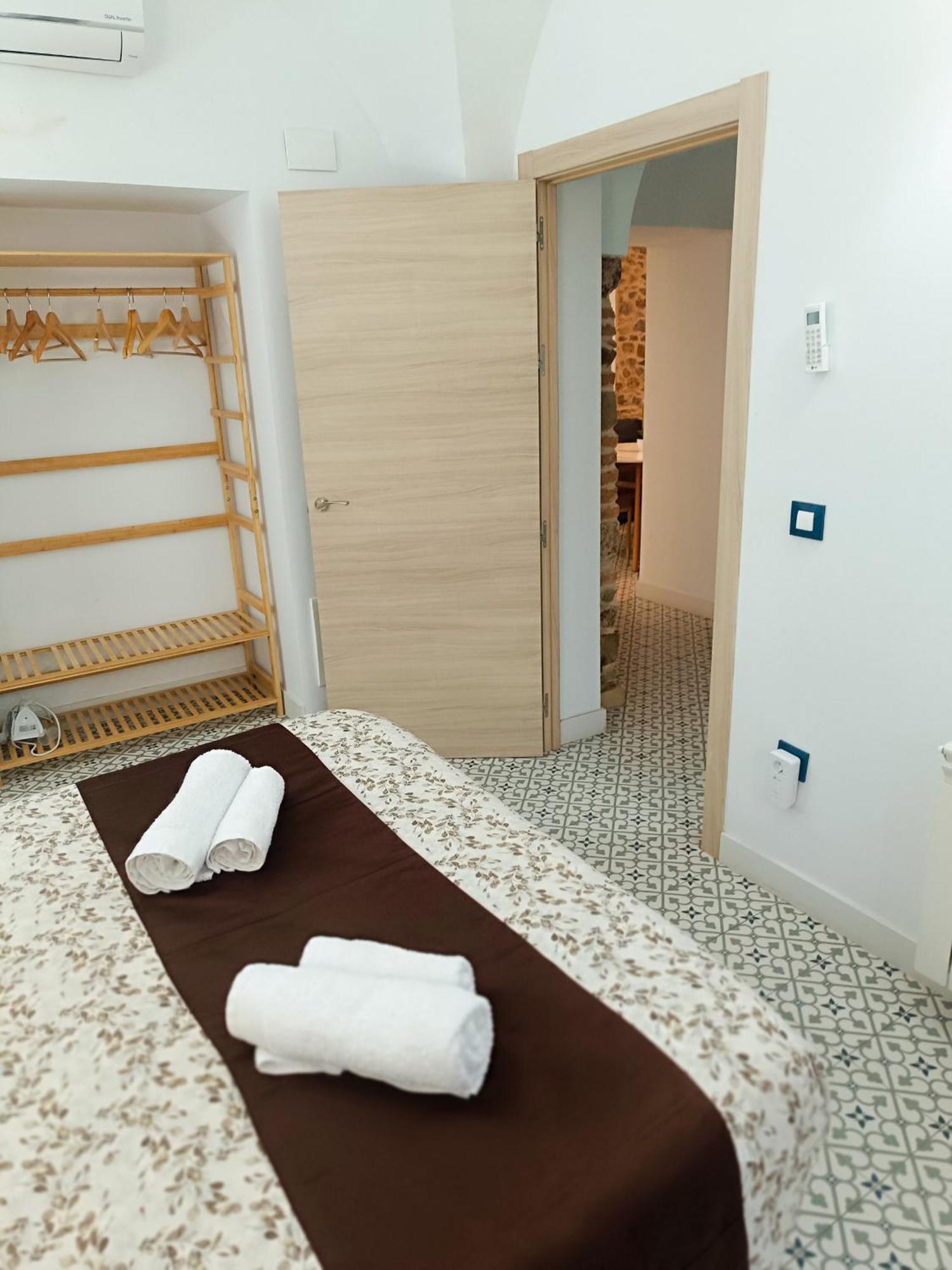 Al-Qazeres Suites Caces Buitenkant foto