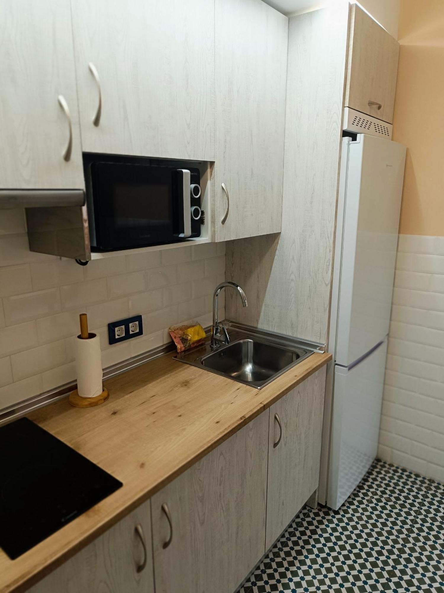Al-Qazeres Suites Caces Buitenkant foto