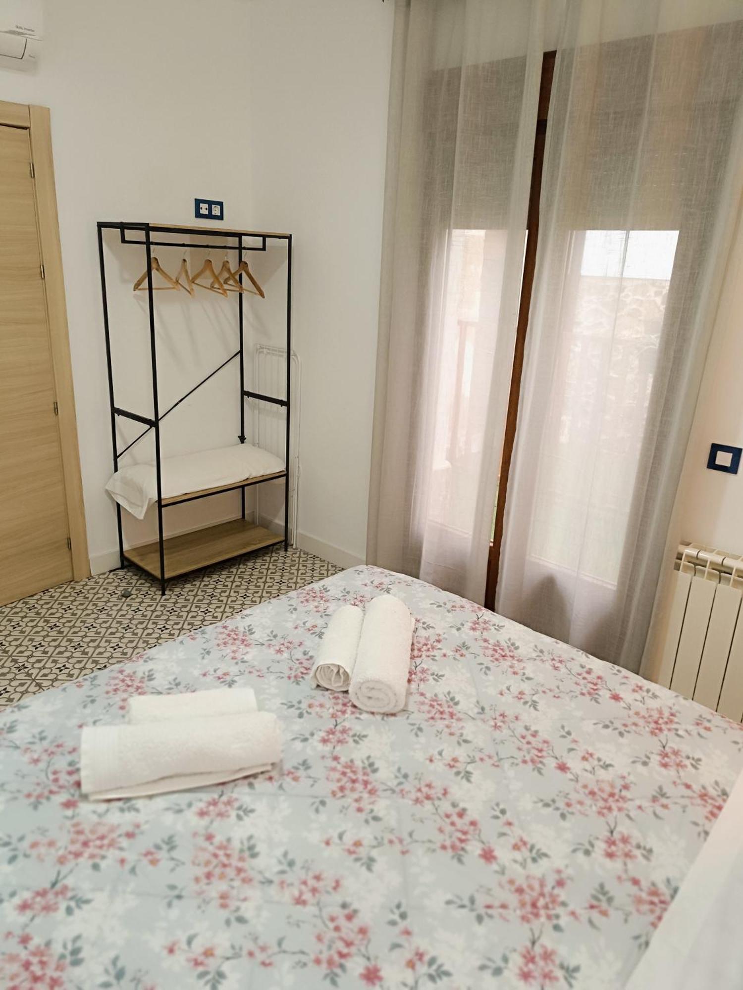 Al-Qazeres Suites Caces Buitenkant foto