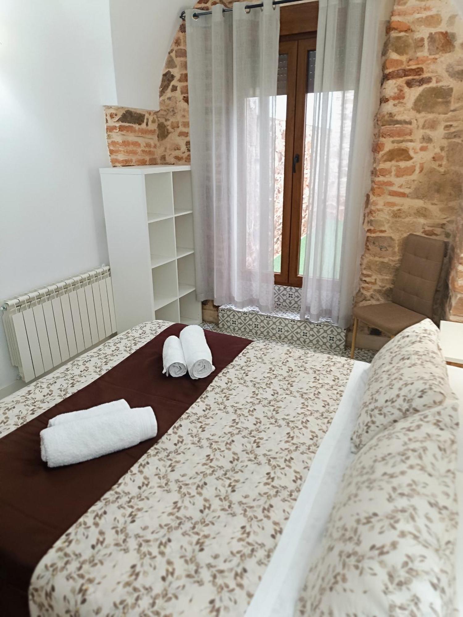 Al-Qazeres Suites Caces Buitenkant foto