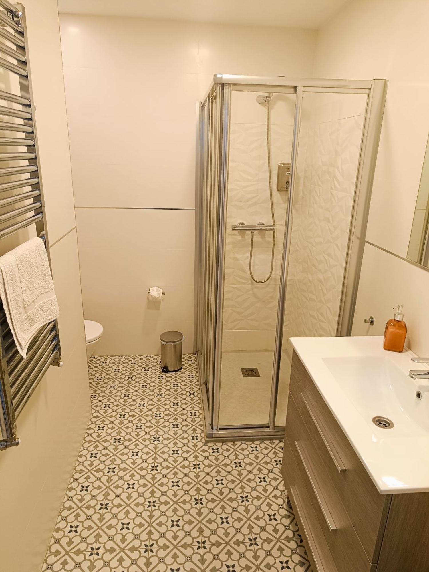 Al-Qazeres Suites Caces Buitenkant foto
